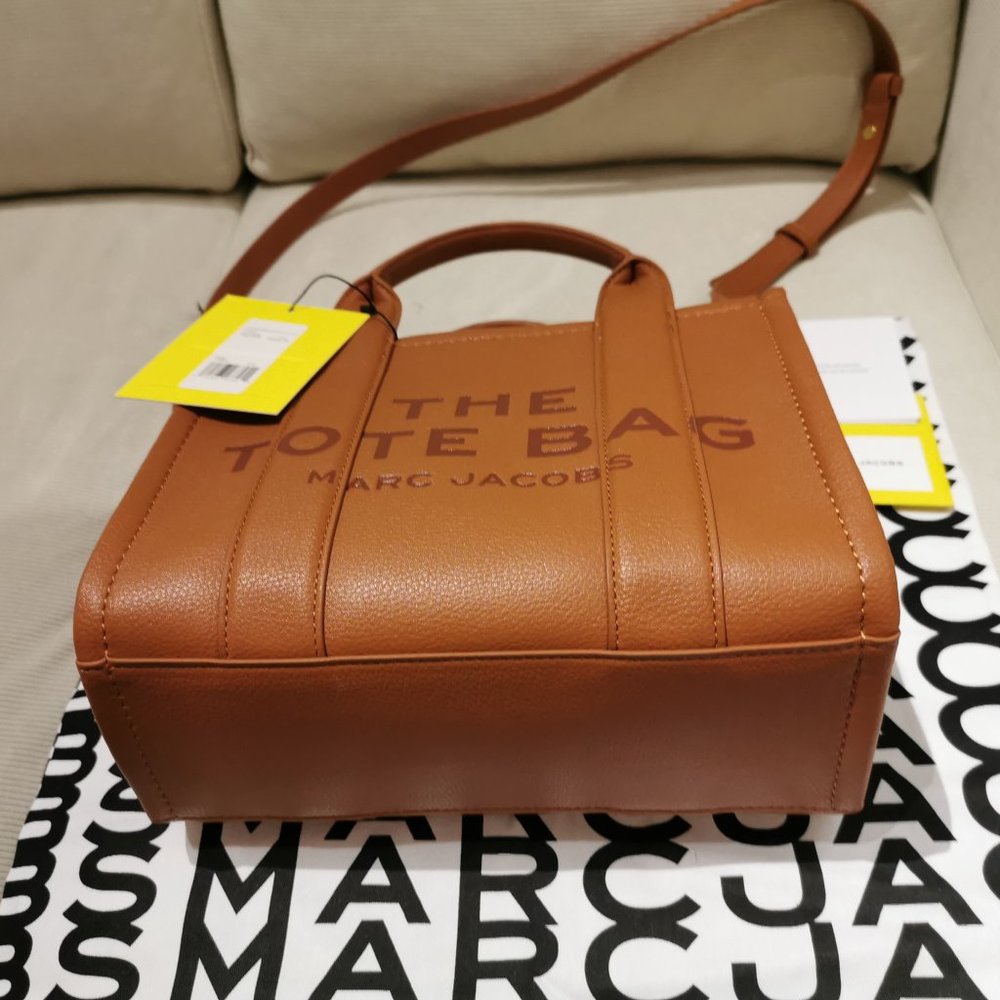 Marc Jacobs the Leather Mini Tote Bag Argan Oil - Picture 4 of 16